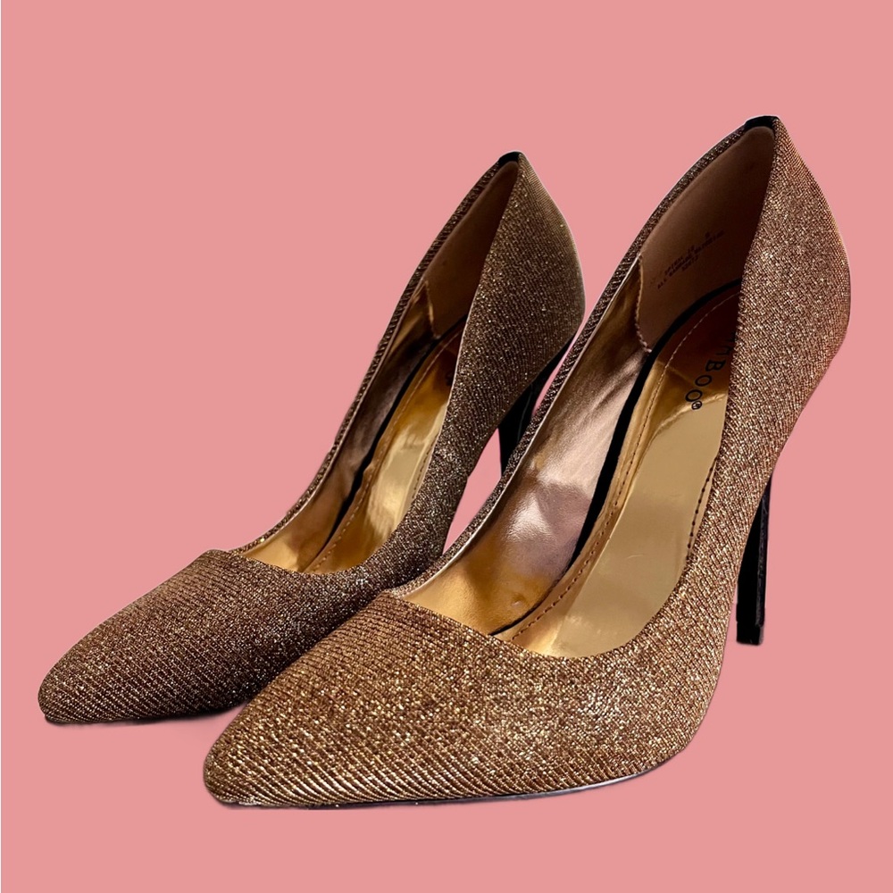 Bamboo Spiral 12 Gold Glitter Pointed Pumps, Size 9 / 39